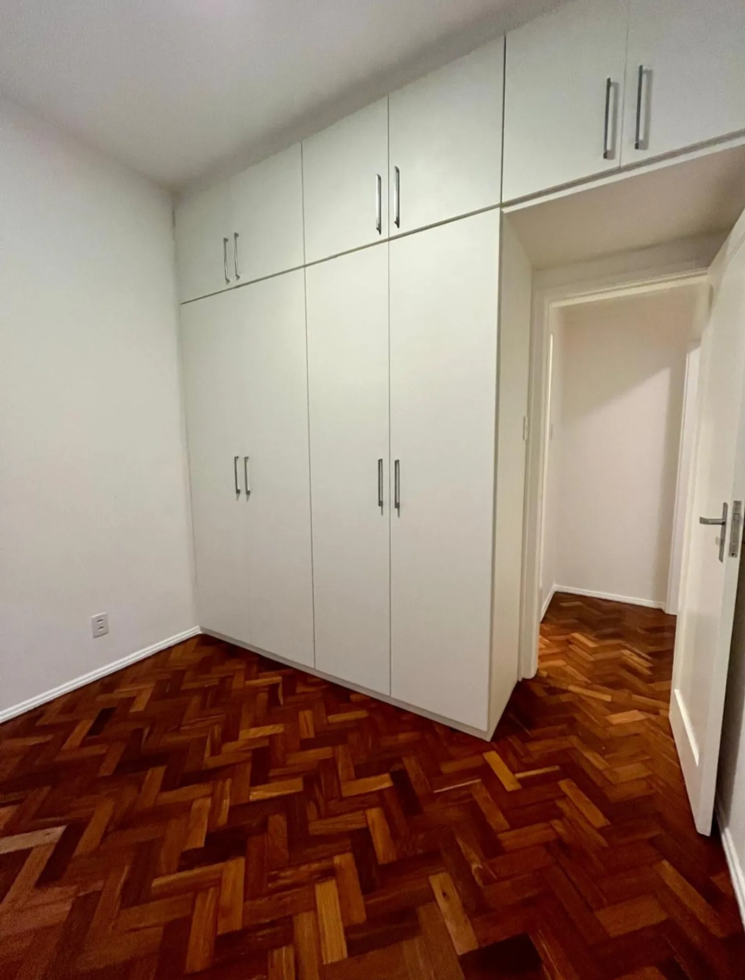 Wood or laminate floors in a one-bedroom apartment, 45 m² — photo 8