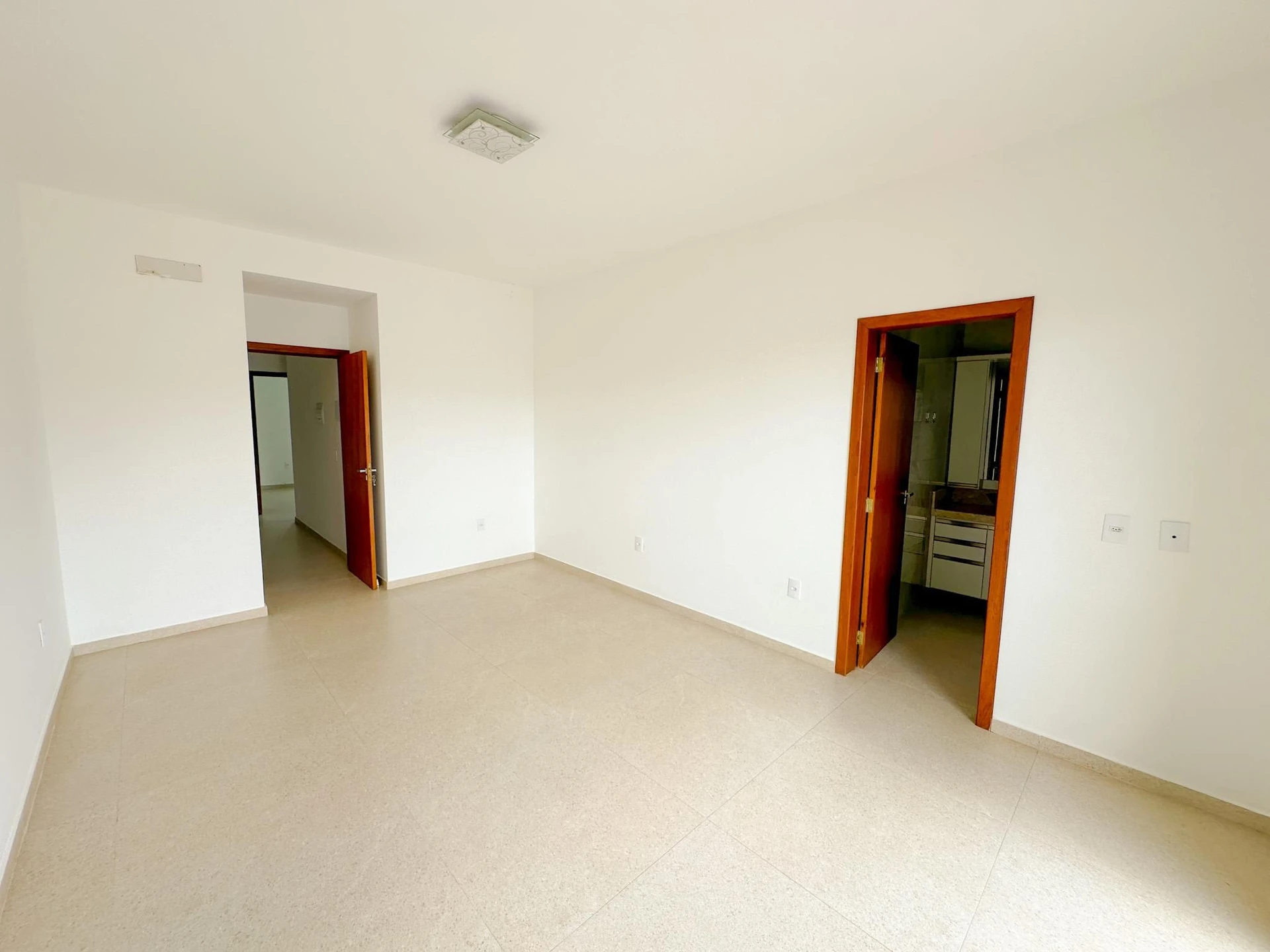 Garden in a 4-bedroom house, 194 m² — photo 45