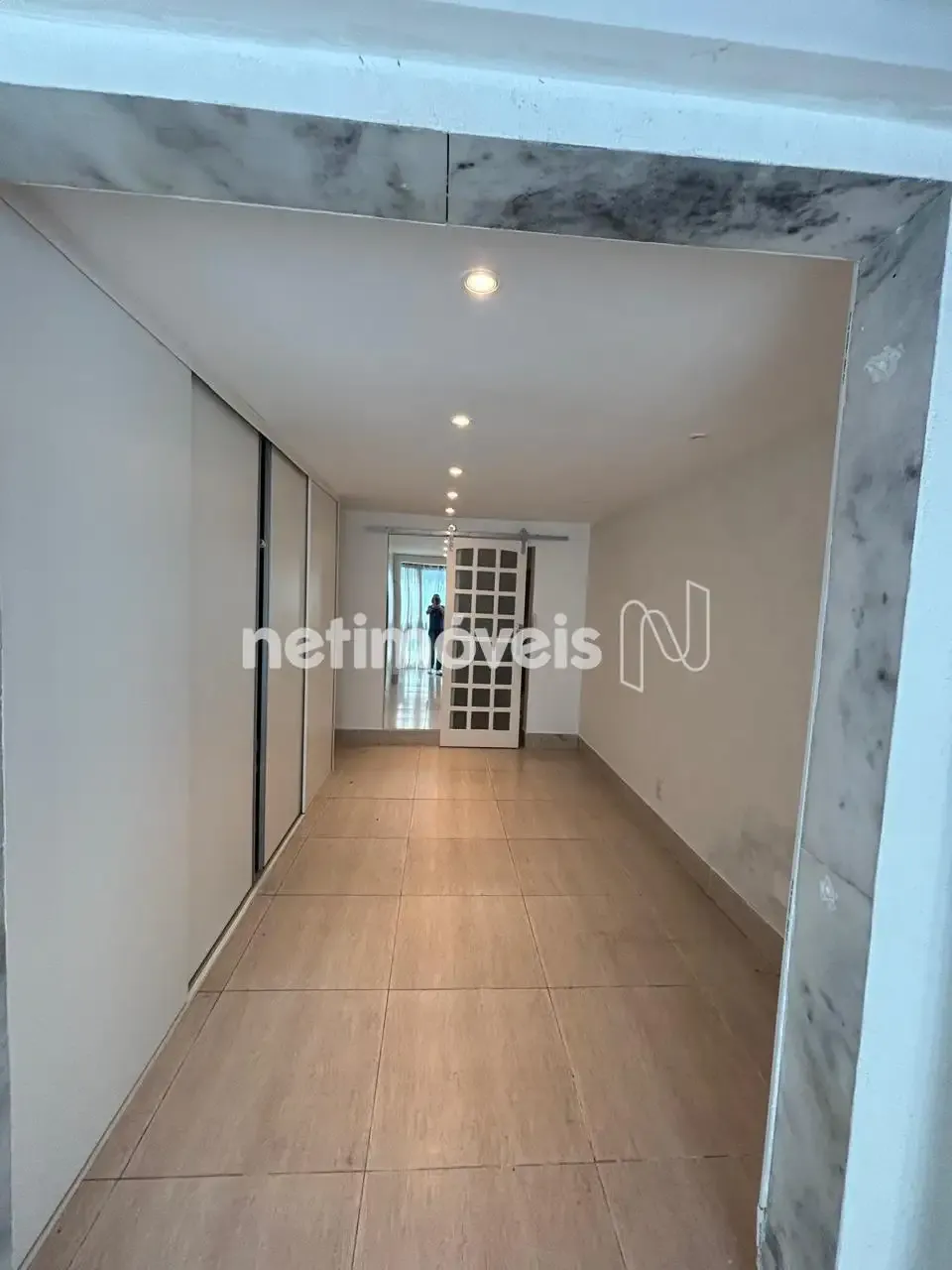 Apartment with 4 bedrooms and built-in wardrobes — photo 9