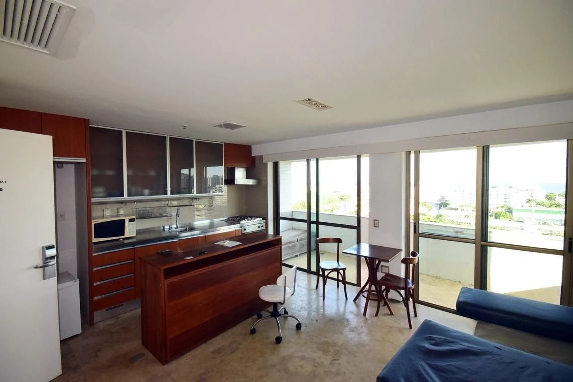 Furnished studio with 1 bedroom, 2 bathrooms and balcony