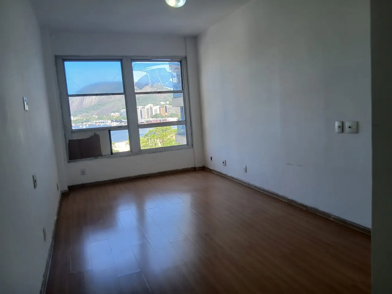 Furnished 4-bedroom apartment with a gas stove kitchen — photo 18