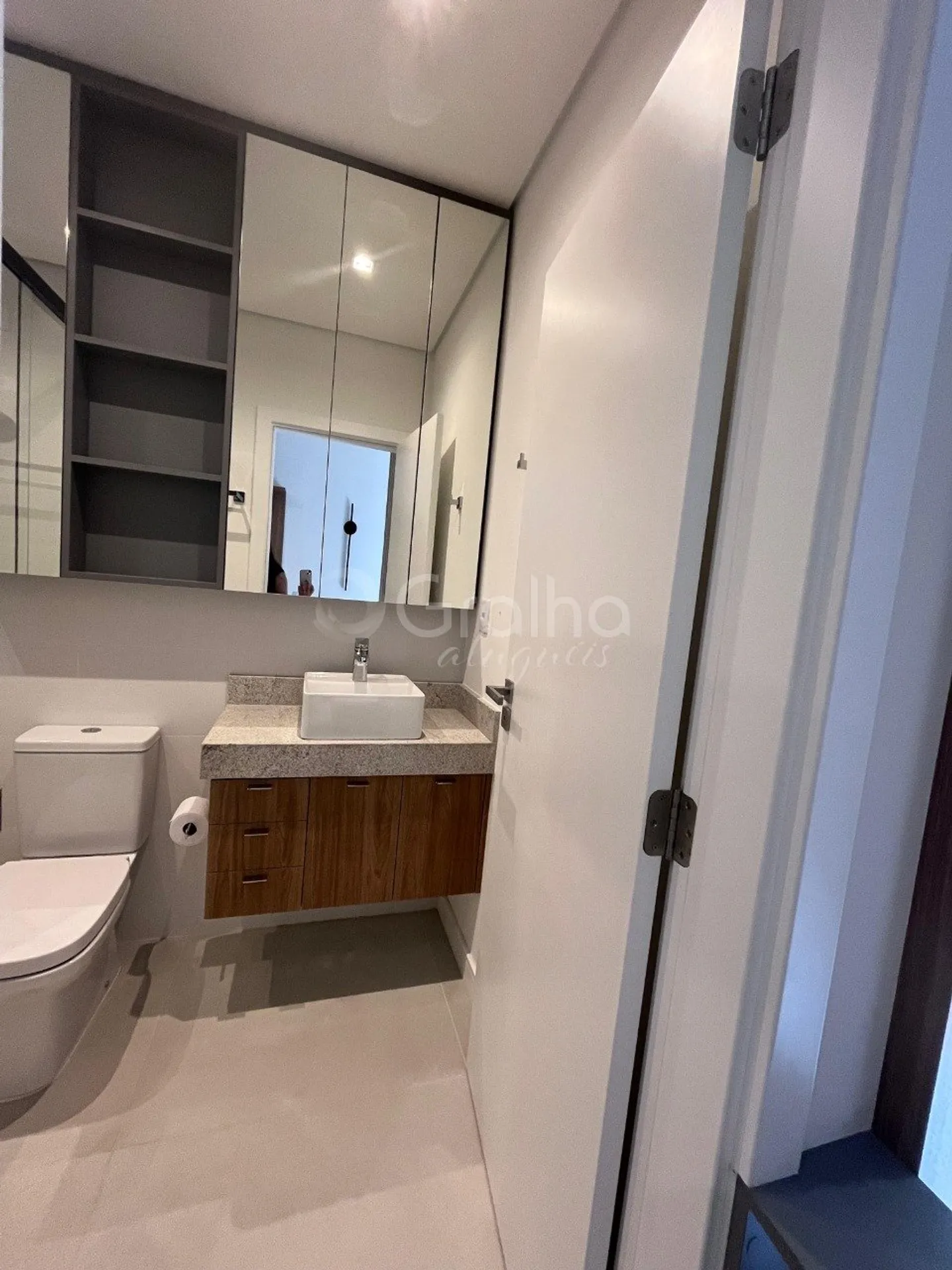 Floor-to-ceiling windows in a one-bedroom apartment, 80 m² — photo 9