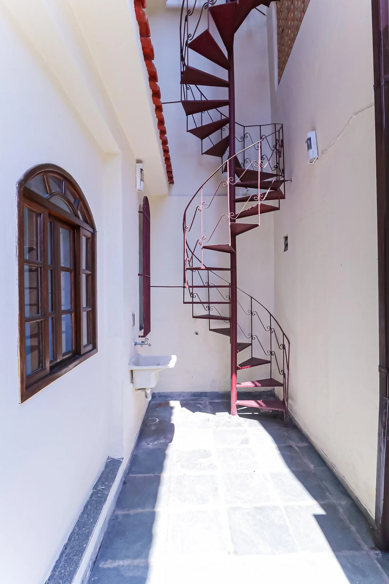House, 240 m², with a jacuzzi — photo 4