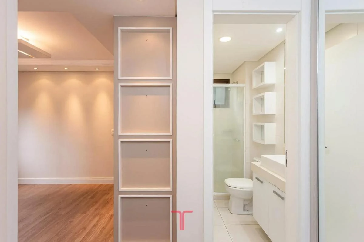 3-bedroom apartment in a building with a pool — photo 8