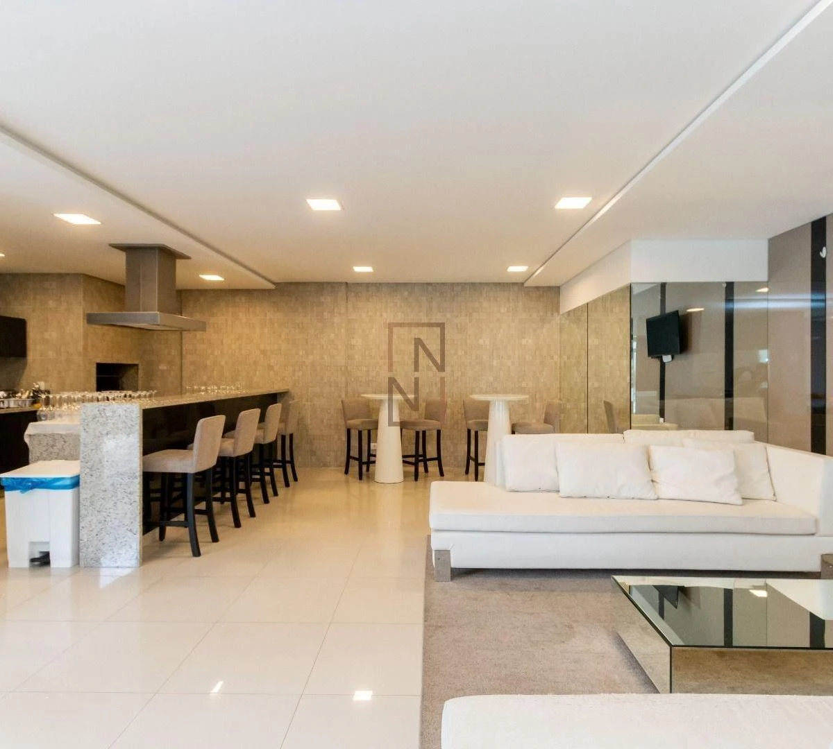 Furnished 2-bedroom apartment with 87 m² and parking