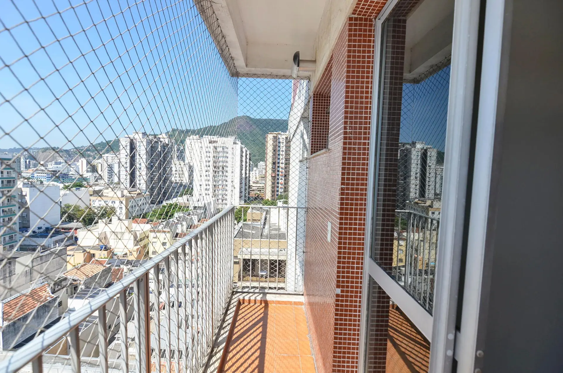 Unfurnished apartment with 3 bedrooms and 2 parking spots — photo 23