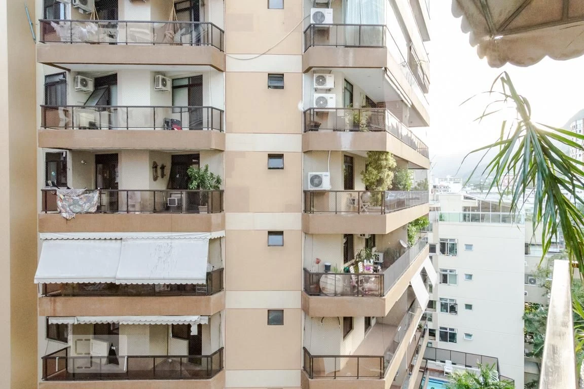 Furnished 2-bedroom apartment with a glassed-in balcony — photo 76
