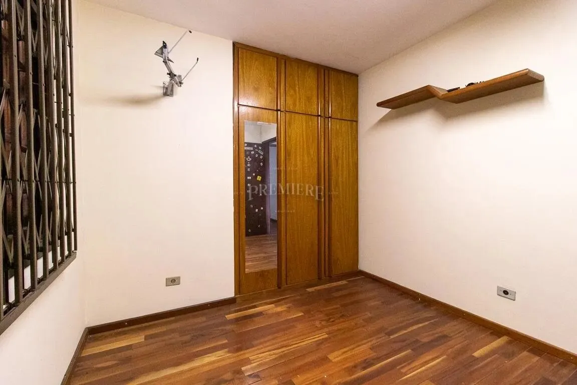Furnished house with desk area and 6 bedrooms — photo 17