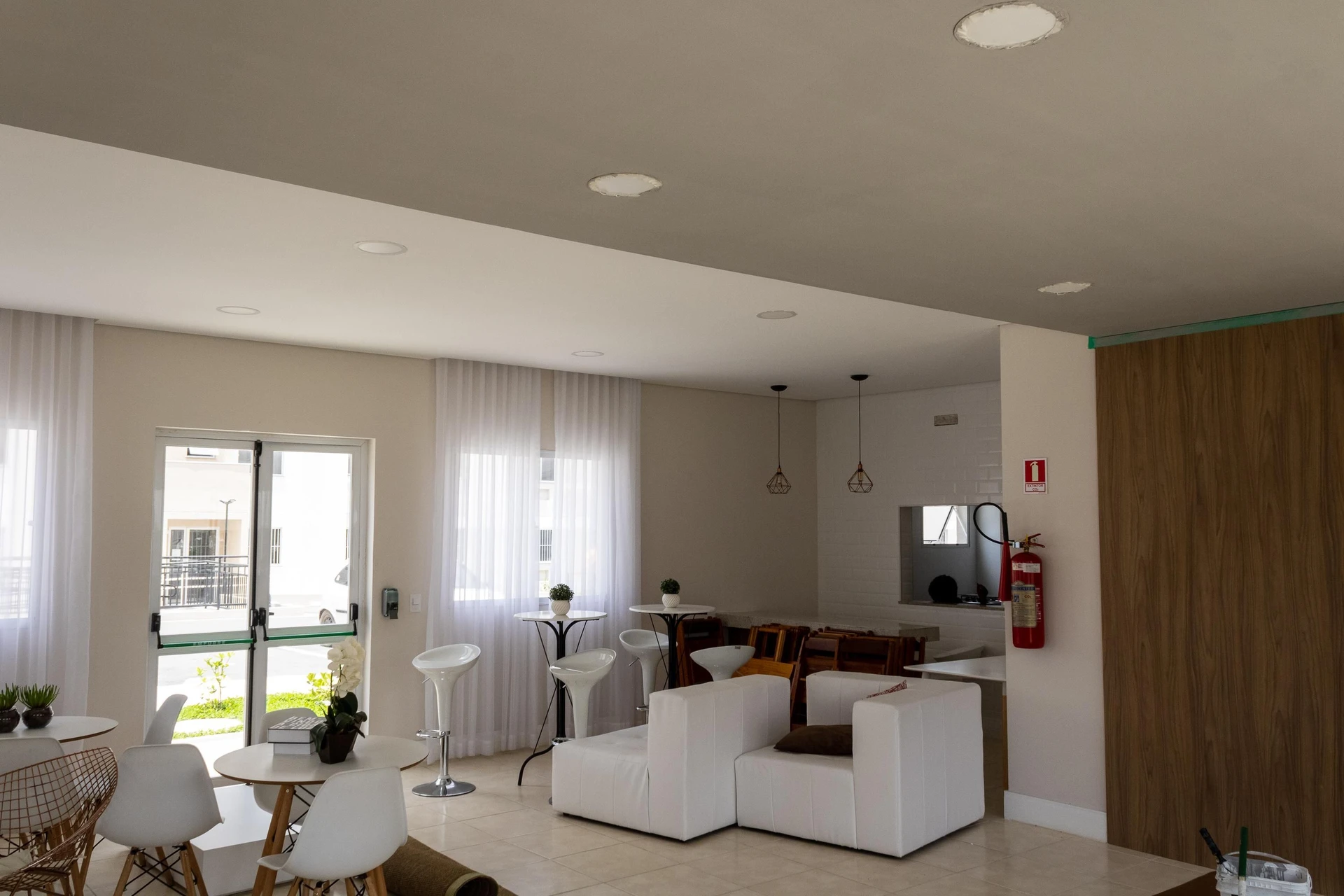 2-bedroom apartment in a building with a gym — photo 31