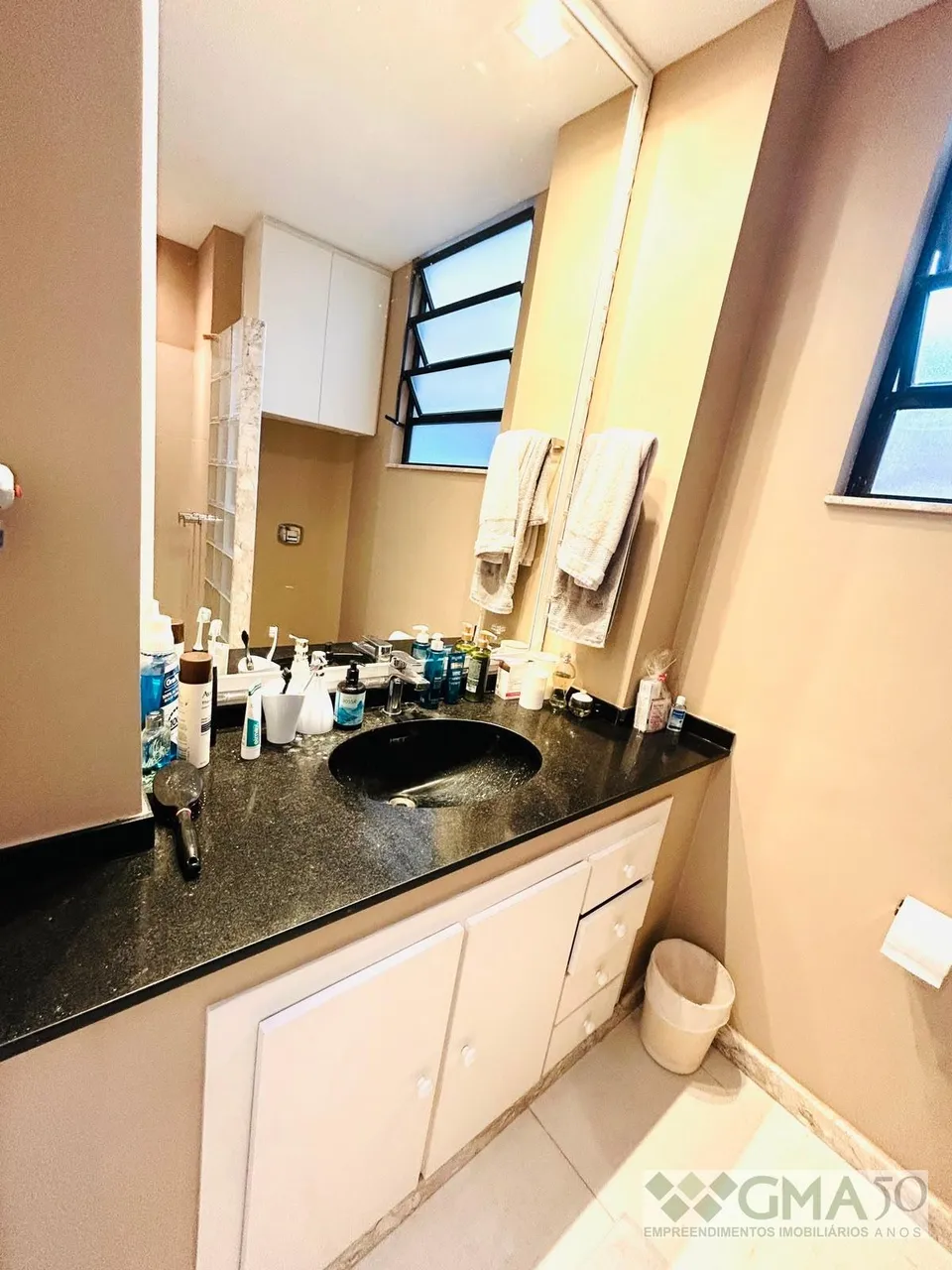 Apartamento com cozinha fechada e fogão a gás — photo 18