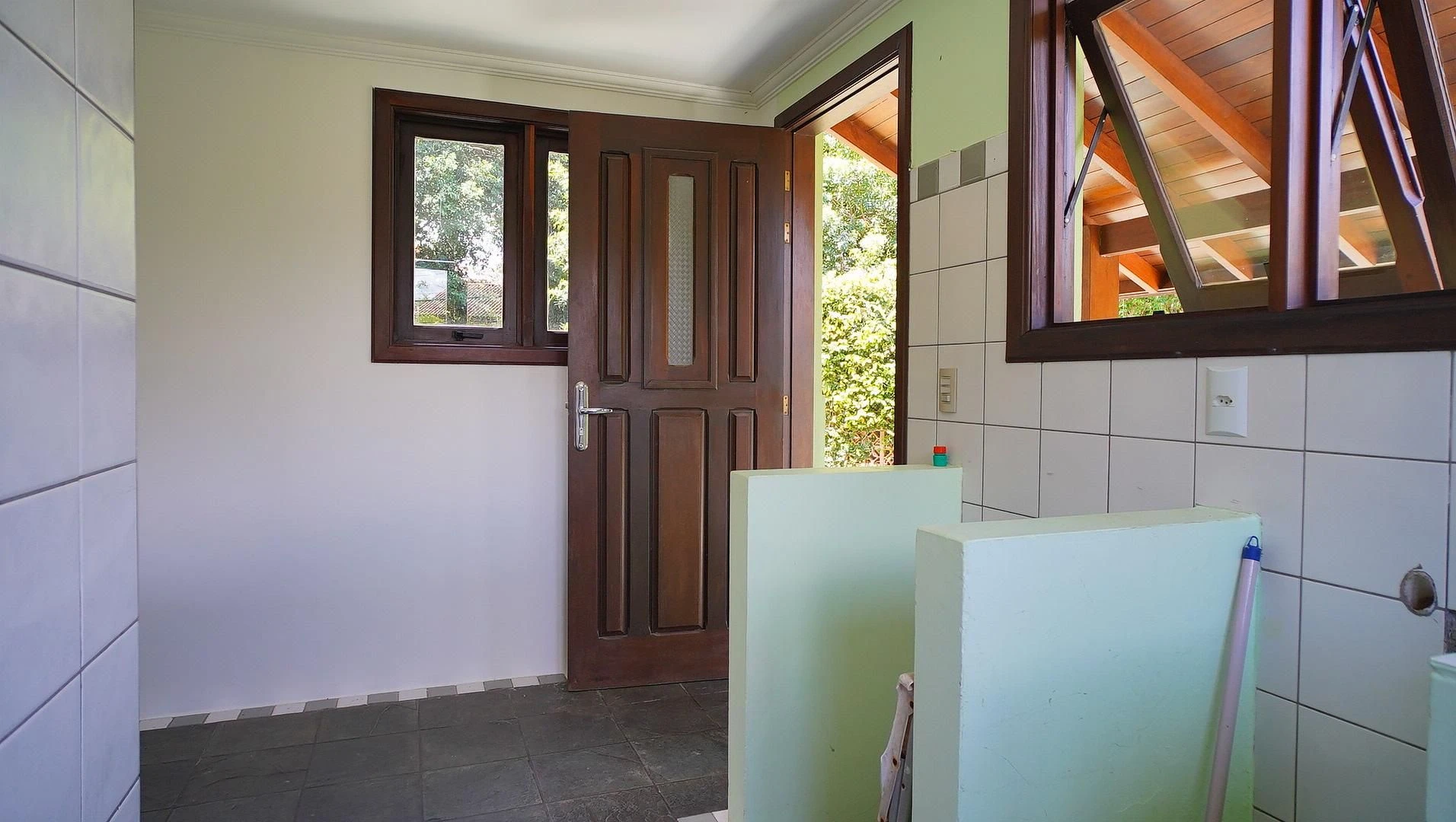 Панорамні вікна та 4 спальні: будинок 735 м² — photo 42