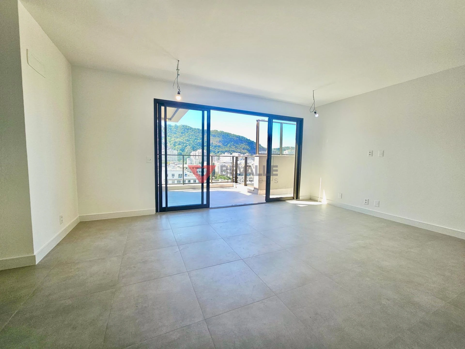 3-bedroom top-floor home with balcony and 152 m² — photo 6