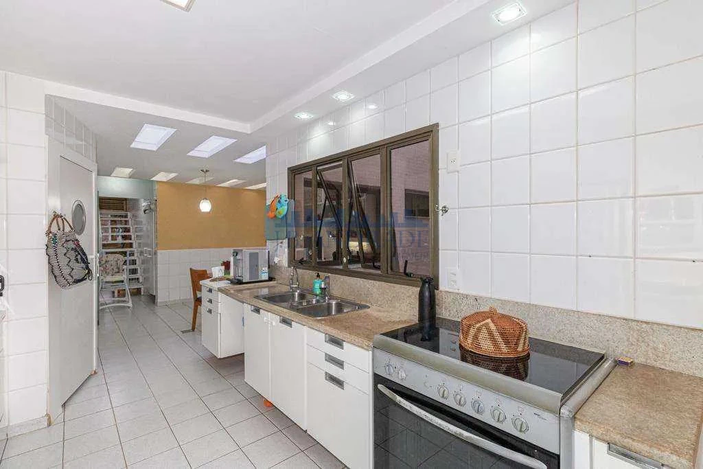 4-bedroom apartment in a building with a sauna — photo 7