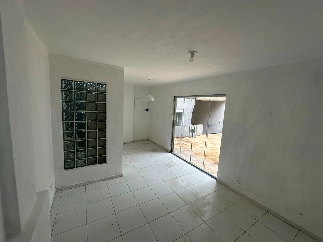 Wood or laminate floors in a 3-bedroom apartment, 90 m² — photo 6