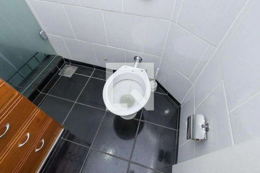 Apartamento de 1 quarto com box de vidro no banheiro — photo 12