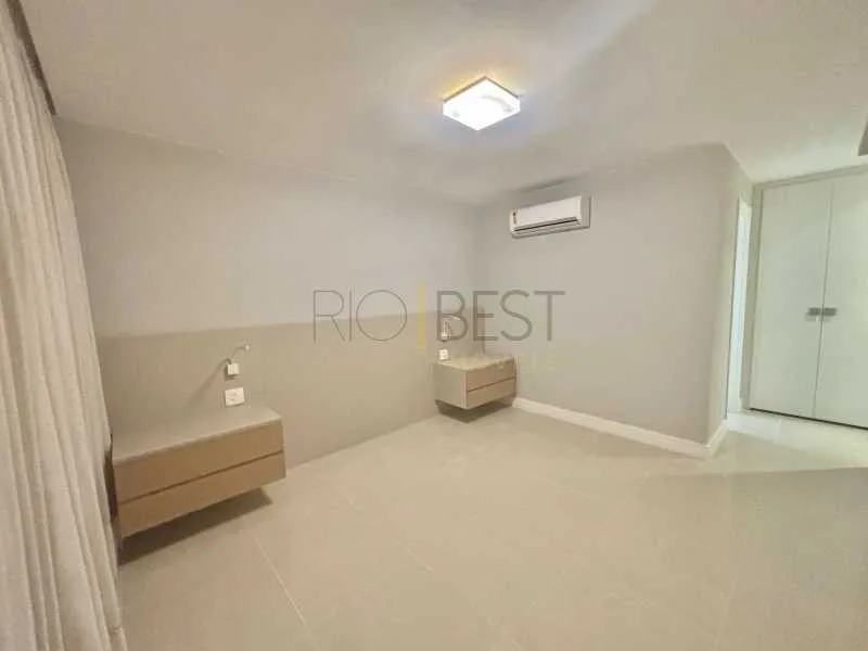 Apartment with 4 bedrooms, 5 bathrooms and a balcony — photo 27