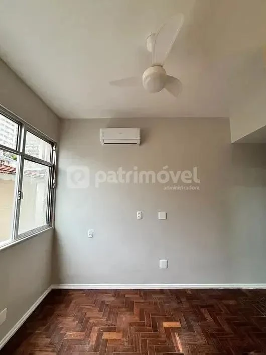 Wood or laminate floors in a 2-bedroom apartment, 70 m² — photo 6