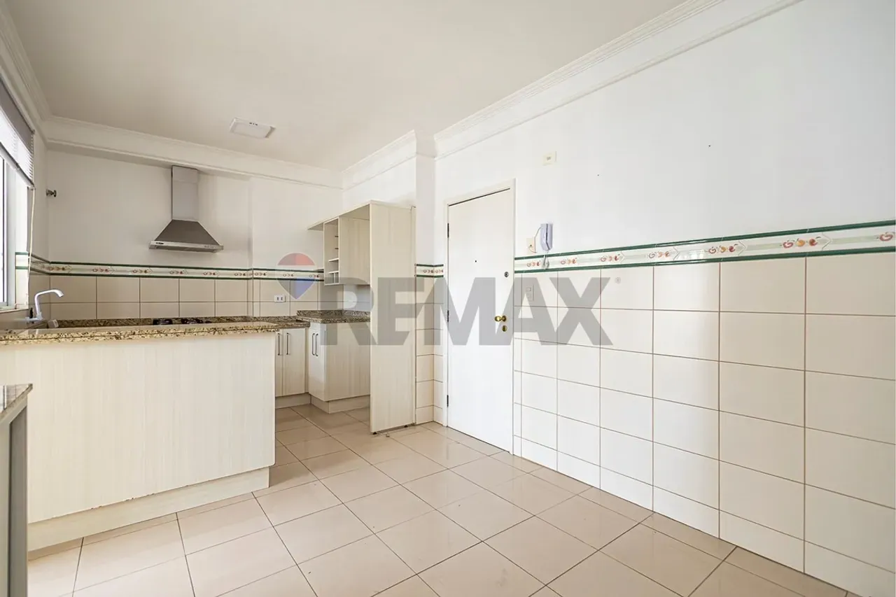 Home office in a 3-bedroom apartment, 181 m² — photo 7