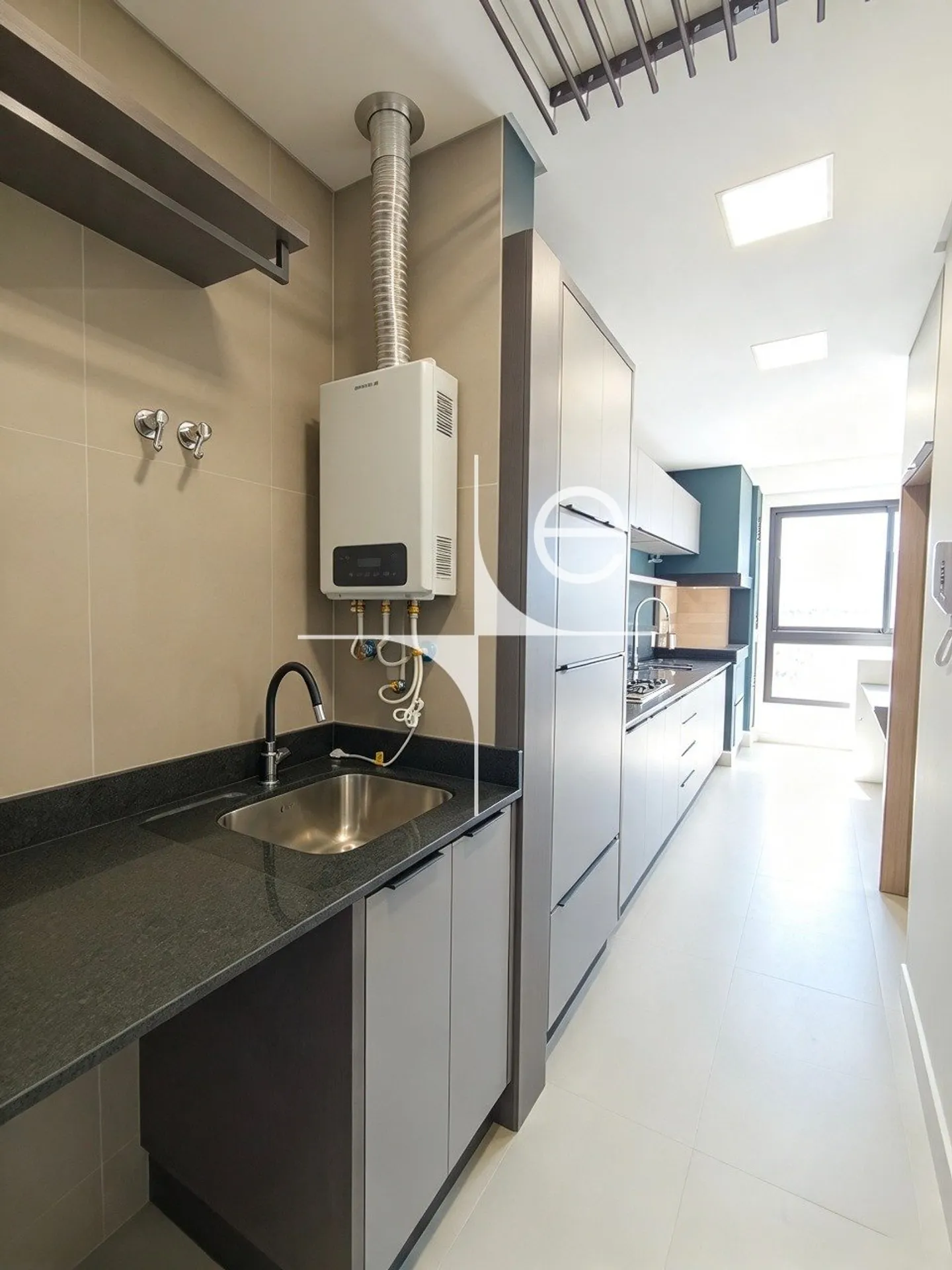Glass-enclosed balcony in a 3-bedroom apartment, 150 m² — photo 21