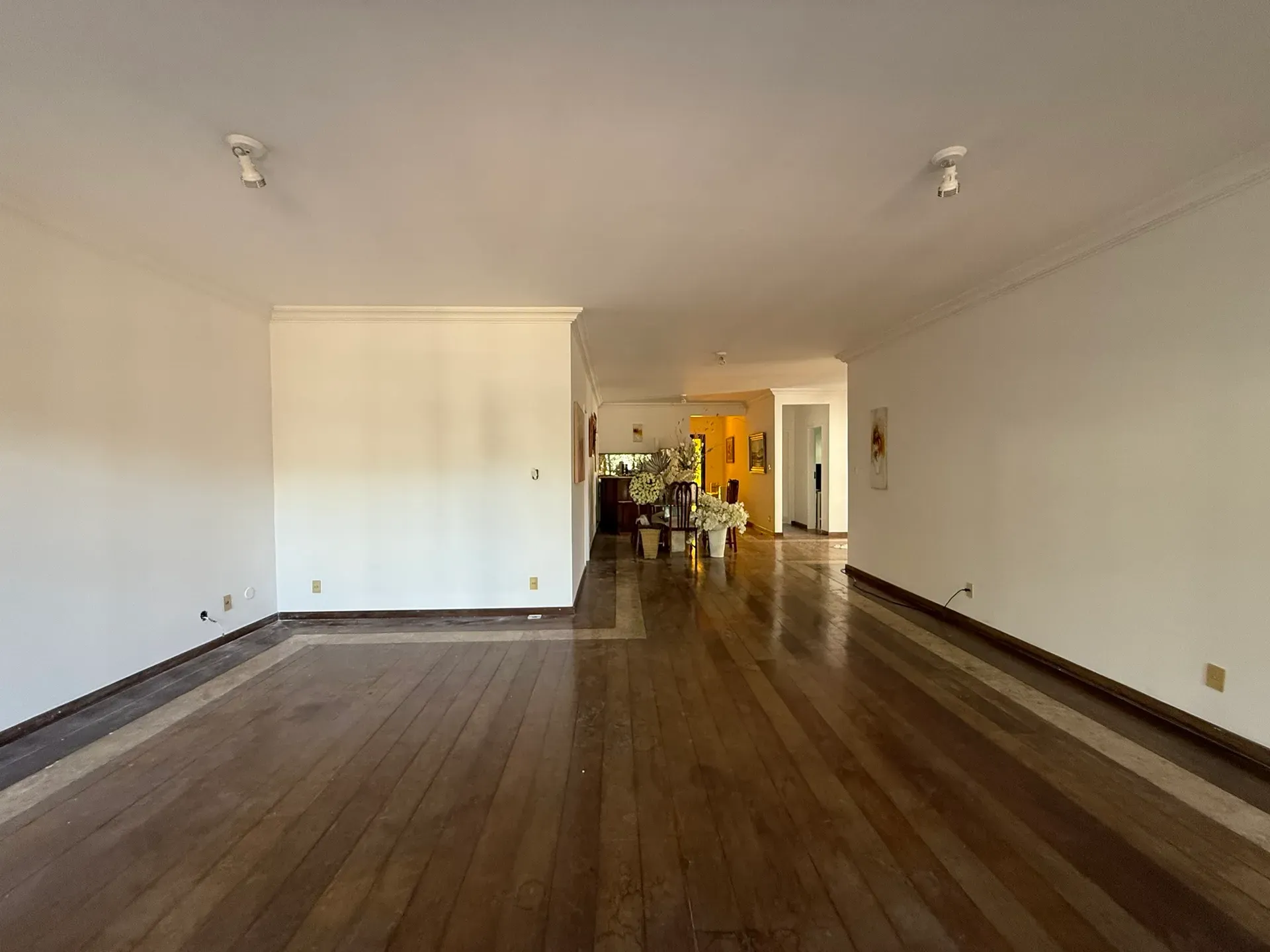 Furnished house, 350 m², with a glass-enclosed balcony — photo 19