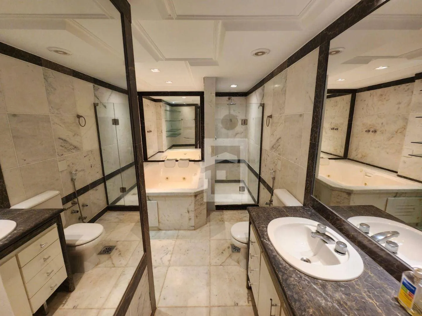 4-bedroom apartment with enclosed balcony and private garden — photo 75