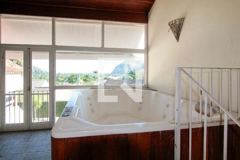 Меблированный дом с 4 спальнями и 3 сьютами, 450 м² — photo 29