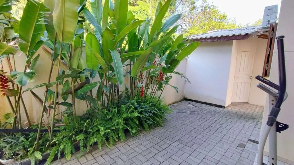 Casa de 250 m² com 4 quartos e jardim privativo — photo 3