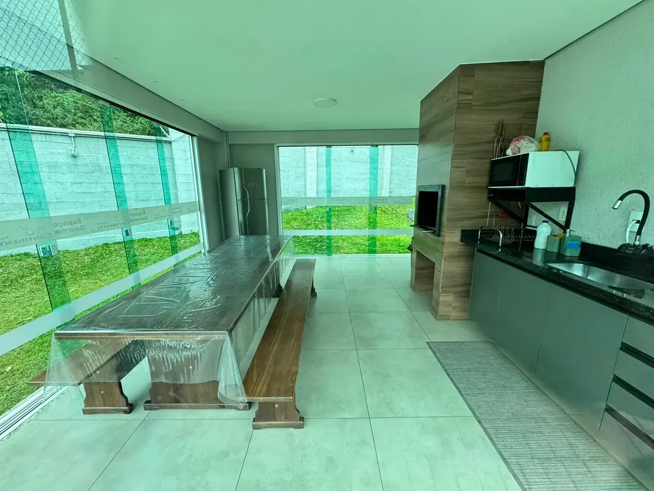 1-bedroom apartment with a closed-off kitchen — photo 8