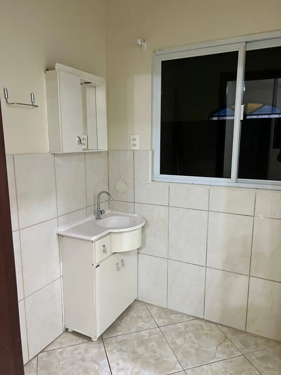 Unfurnished studio with 1 bedroom and 1 bathroom