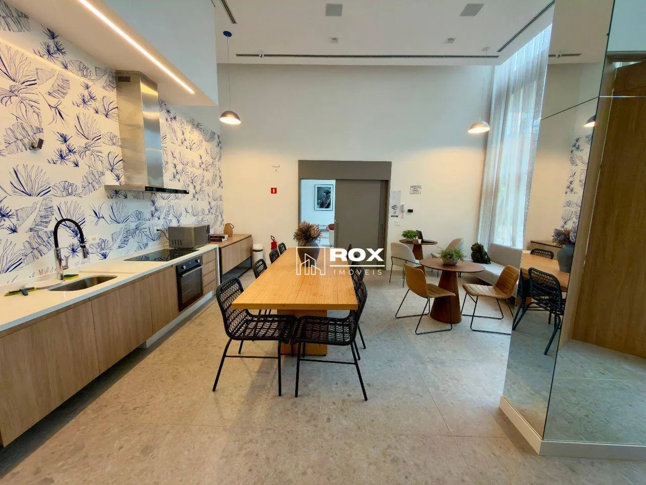 36 m² furnished studio with an open-plan kitchen — photo 13