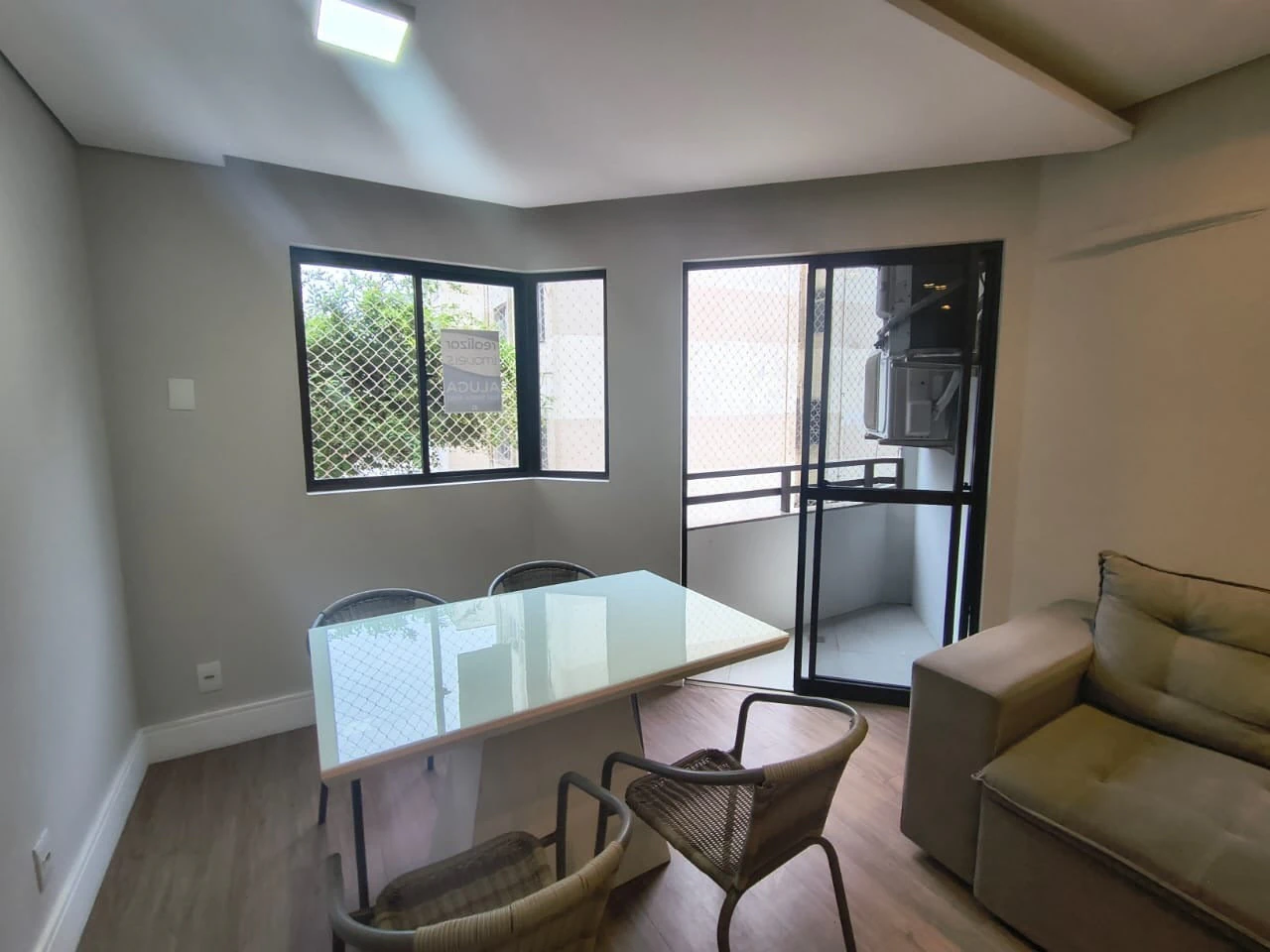 Floor-to-ceiling windows in a 3-bedroom apartment, 90 m² — photo 24