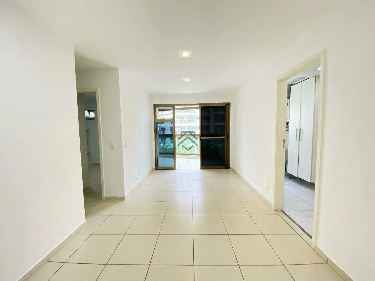 Unfurnished 2-bedroom apartment with 2 bathrooms — photo 3