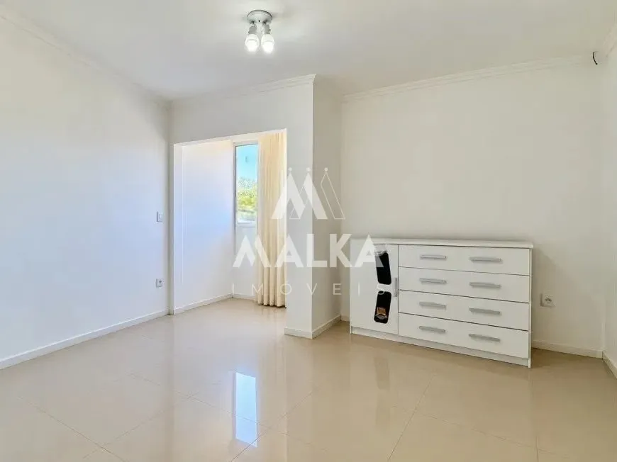 5-bedroom house with a bathtub in Florianópolis — photo 10