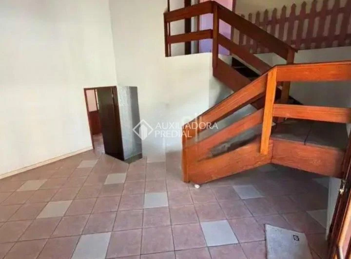Unfurnished house with 5 bedrooms, 3 en-suites and 420 m² — photo 7