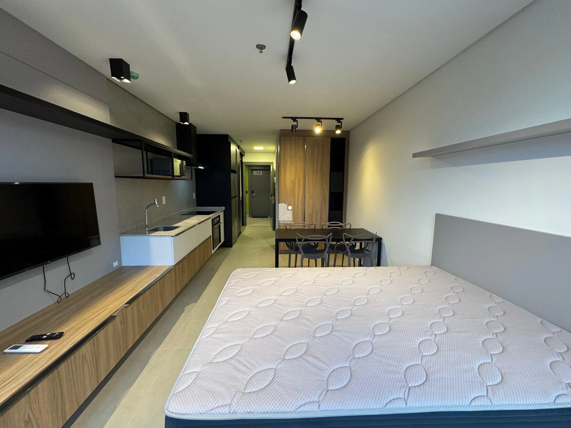 Furnished studio in a building with a gym — photo 10