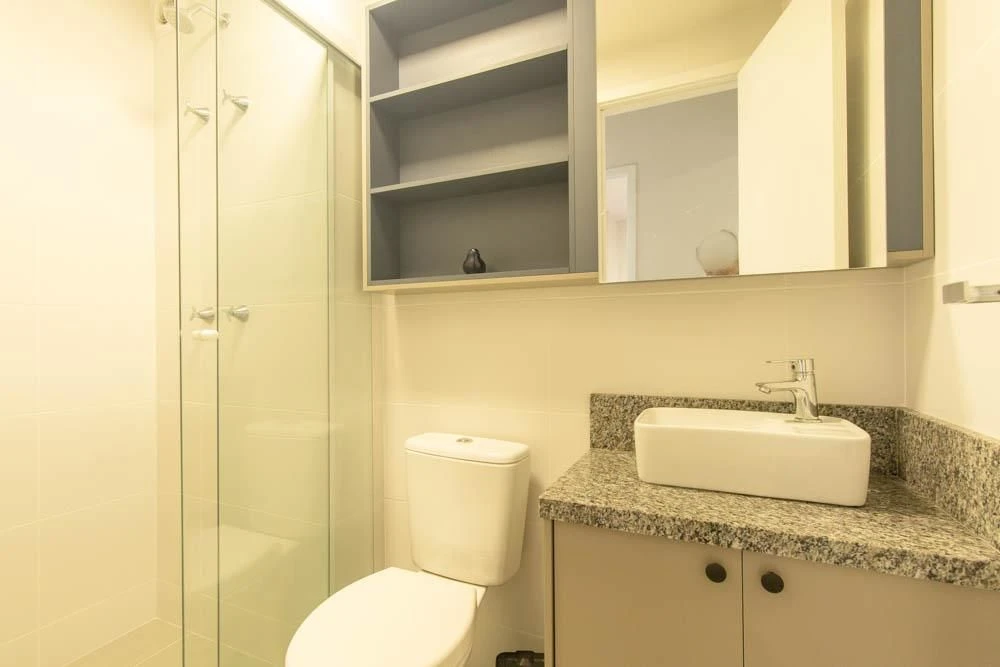 2-bedroom apartment in a building with a gym — photo 7