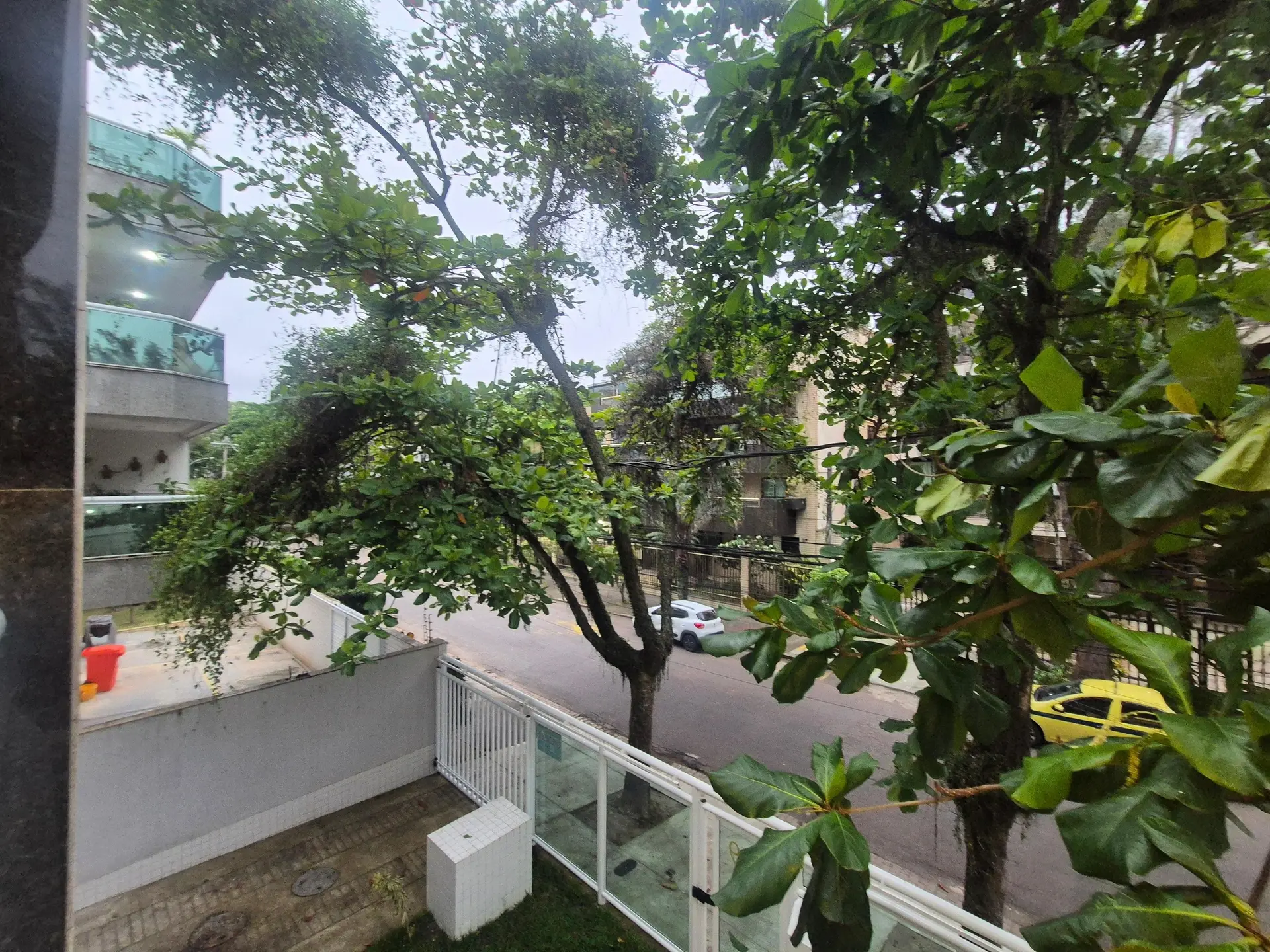 3-bedroom apartment with a grill on the balcony — photo 8