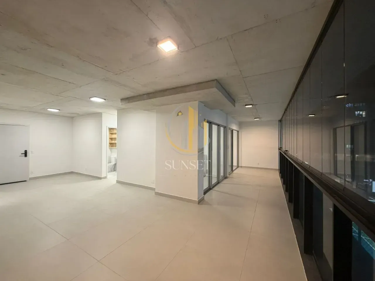 Apartment with 2 bedrooms and 2 bathrooms, open-plan kitchen — photo 9