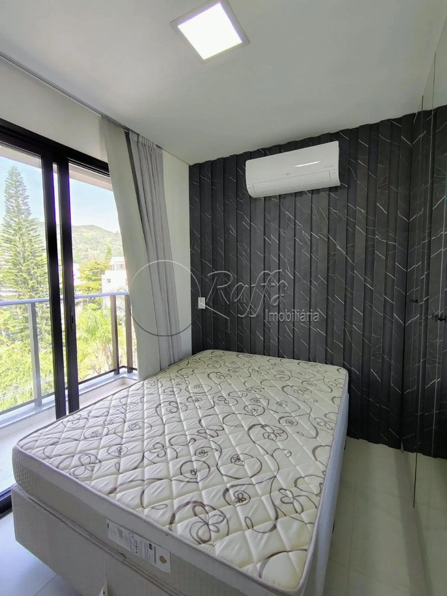 Мебльована квартира з 1 спальнею, балкон 25 м² — photo 27