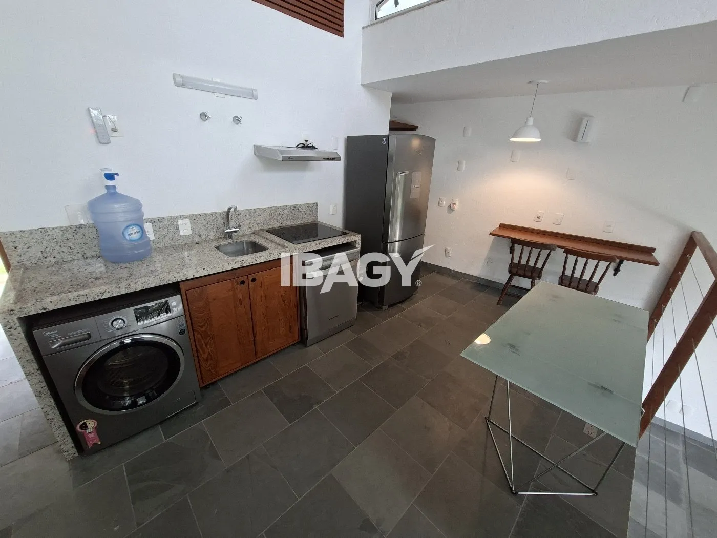 Furnished apartment, 50 m², with floor-to-ceiling windows — photo 2