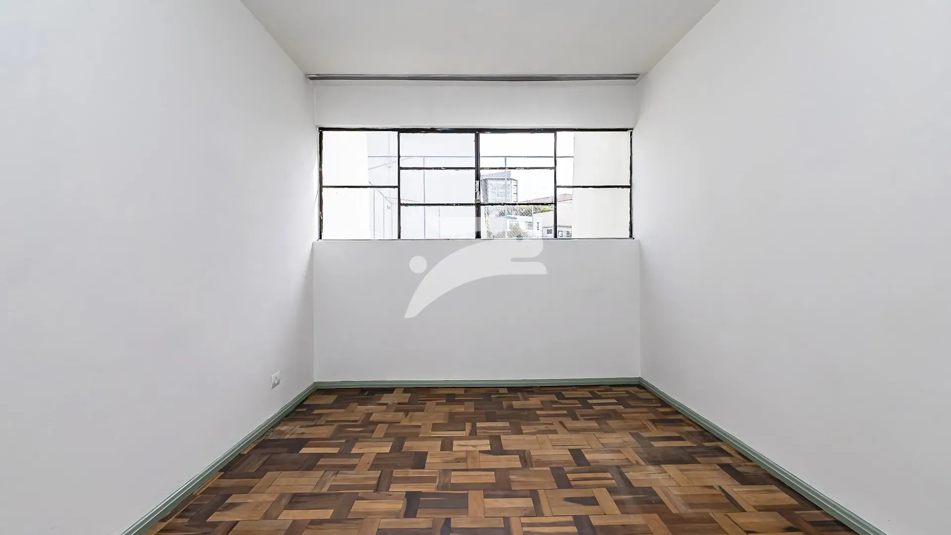 3-bedroom apartment with wood or laminate floors in Curitiba — photo 17