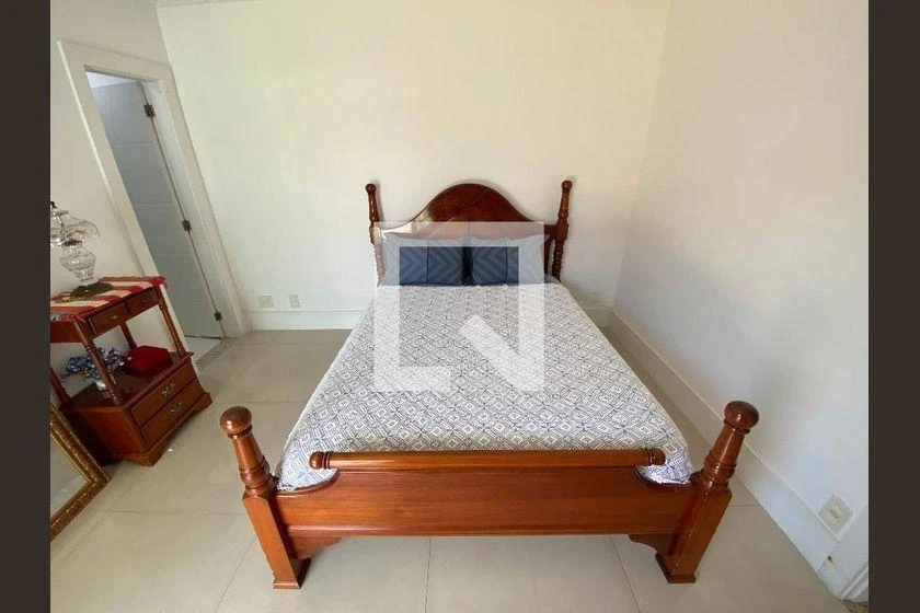 Unfurnished 4-bedroom house with 1000 m² and parking — photo 4