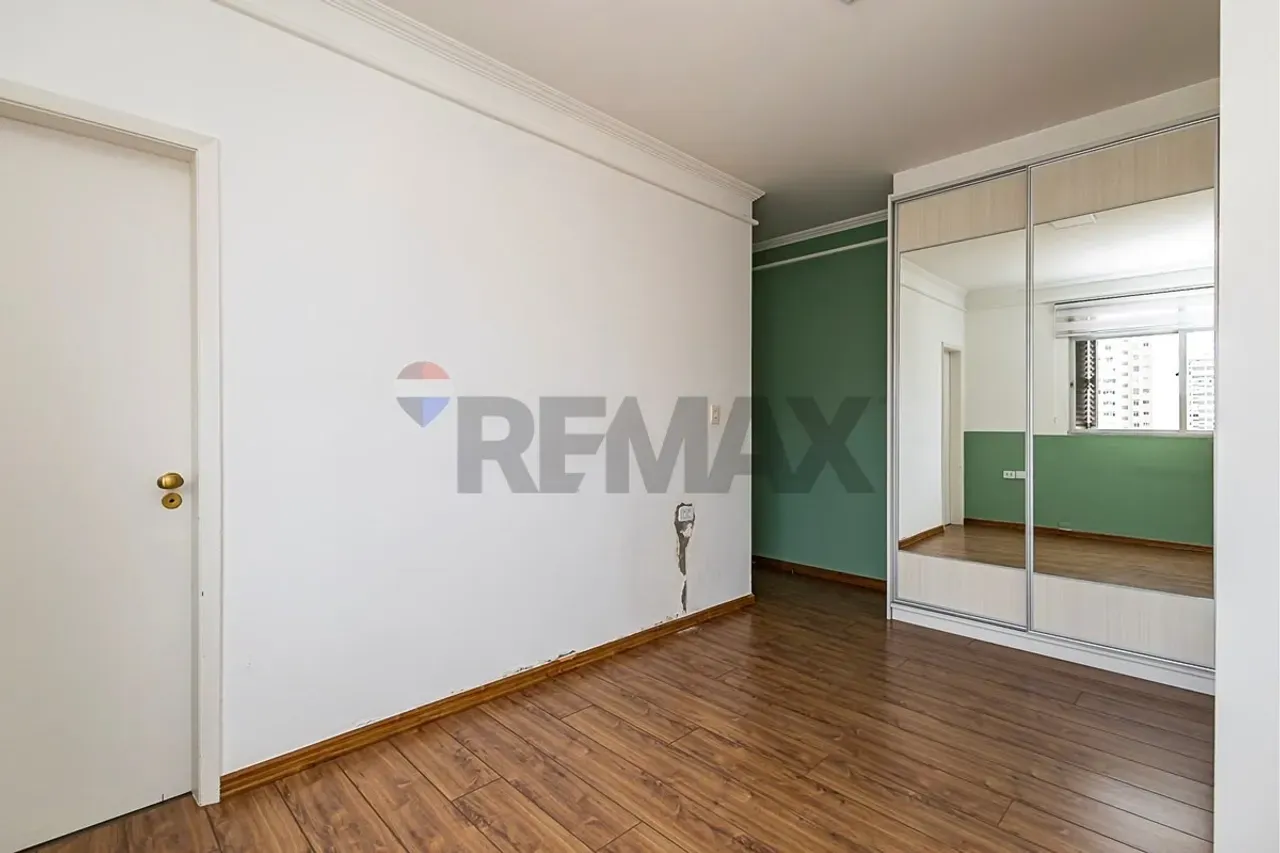 Home office in a 3-bedroom apartment, 181 m² — photo 36