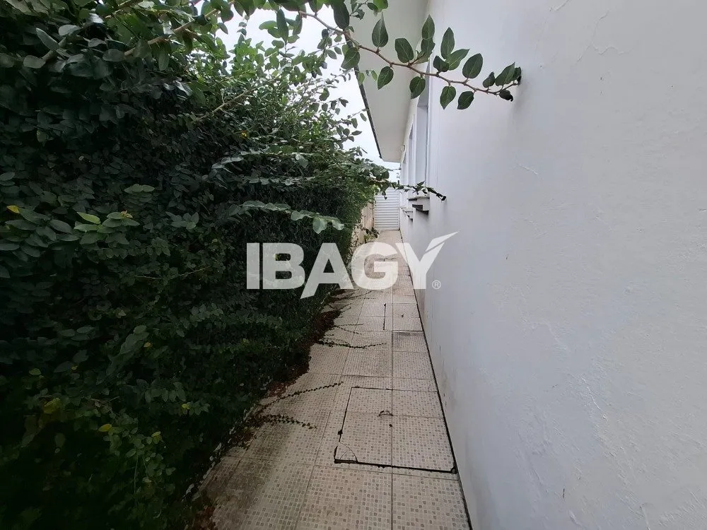 4-bedroom house with 3 suites and 400 m² total area — photo 39