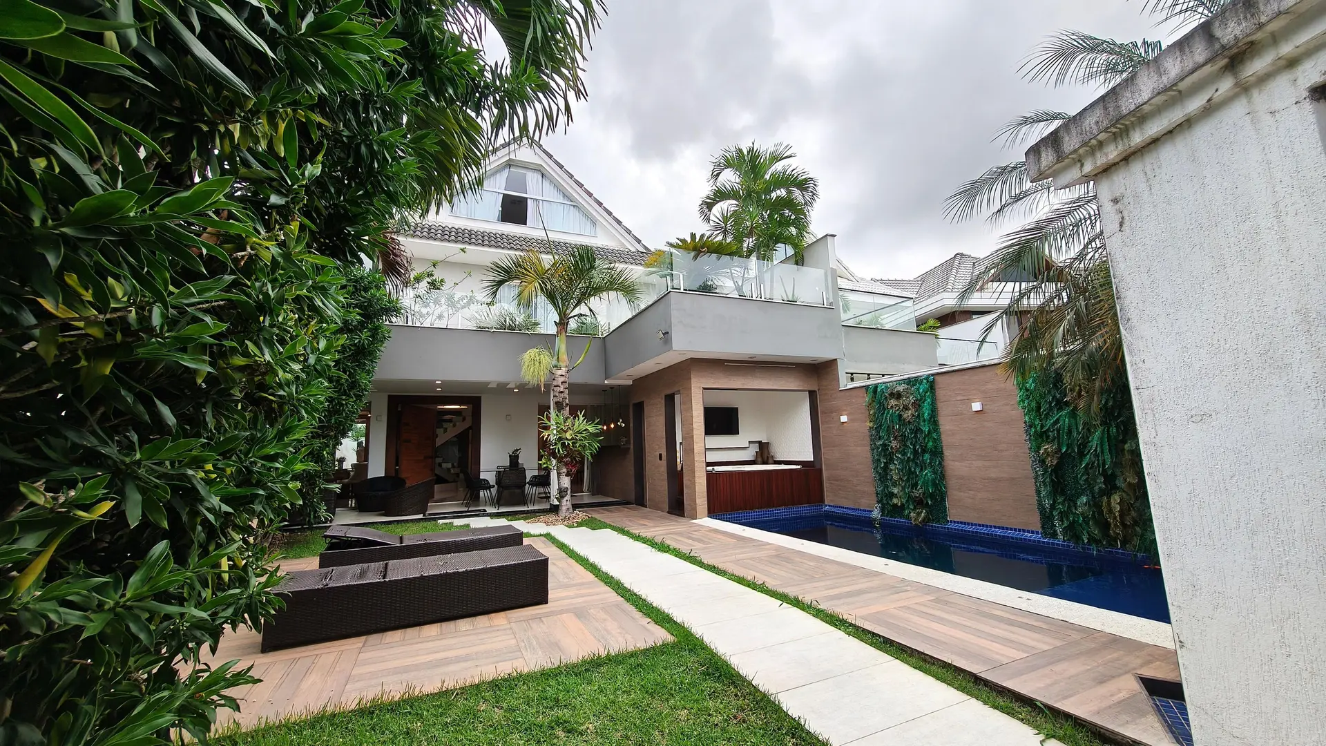Casa mobiliada, 430 m², com banheira
