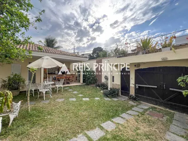 House with 4 bedrooms and 5 bathrooms and 5 parking spots — photo 16
