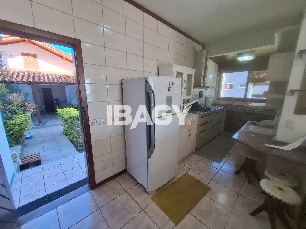 Furnished house with 5 bedrooms, 2 suites and 2 parking — photo 5