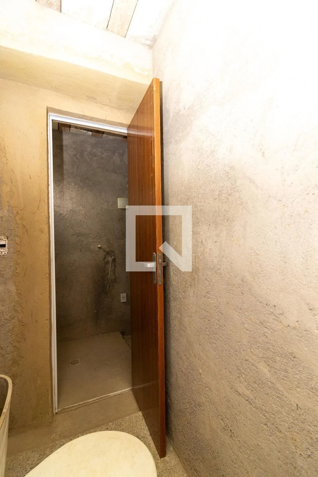 Casa sem mobília com 3 quartos e 3 banheiros, precisa reformar — photo 4
