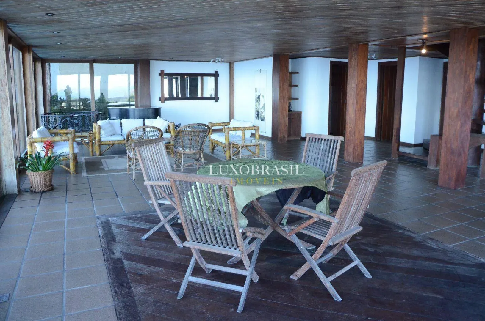 800 m² house with 5 bedrooms and 5 bathrooms — photo 32