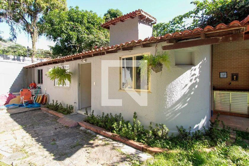 Casa mobiliada com 4 quartos e cozinha em conceito aberto — photo 24